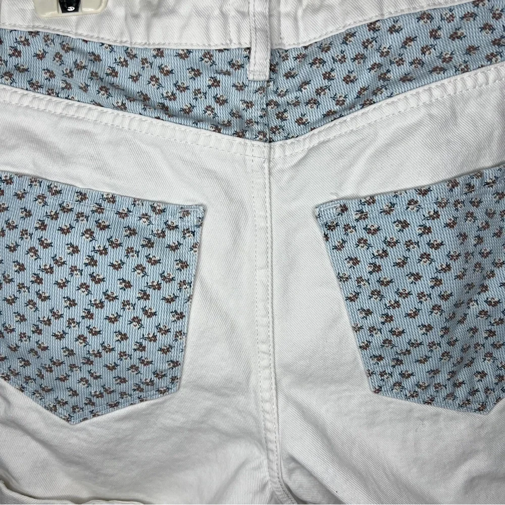 Size 27 Urban Outfitters White Patchwork Floral Denim Jean Shorts Retro Style